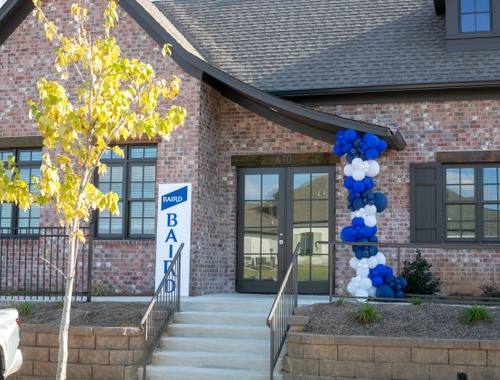 With access to advanced tools and full-service financial planning experts, our Financial Advisors provide tailored solutions and comprehensive strategies designed to help take you where you want to go.