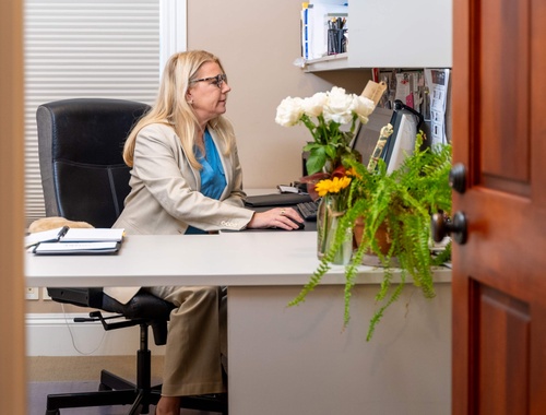 Should I Consult a Financial Advisor?