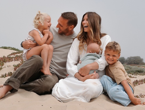 The whole Bradley clan taking it to the beach