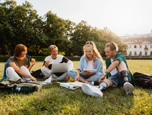4 Keys To Cutting College Costs<br/><em><sup>Edcational Webinar</sup></em>