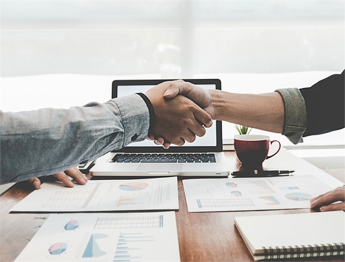 📄 Introductions Tracker 