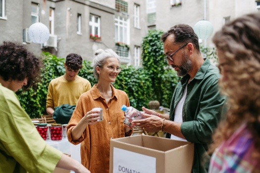 Favoriser l'ouverture sur autrui et la solidarité