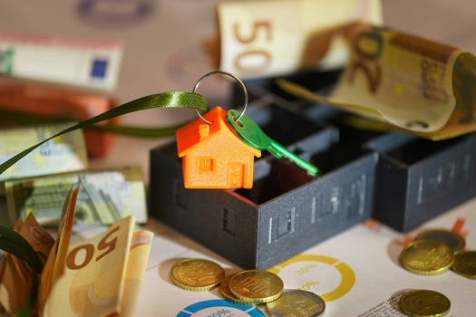 Committed to Explaining Fees in a Common Language
