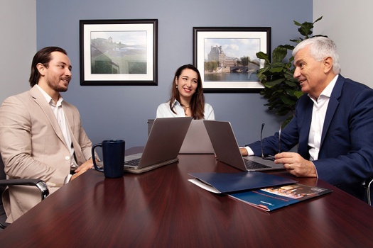 Nous vous accompagnons dans la transmission de votre patrimoine.