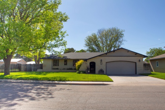 507 Eastridge Rd, Lakin KS - $344,000